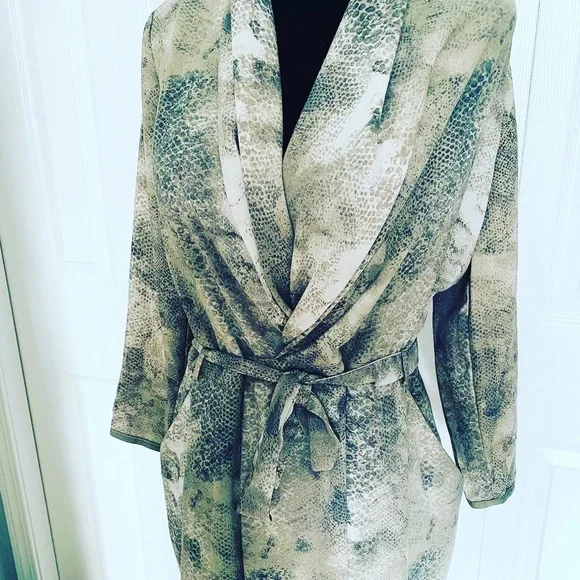 ARITZIA DRESS SNAKE PRINT - Picture 2 of 7